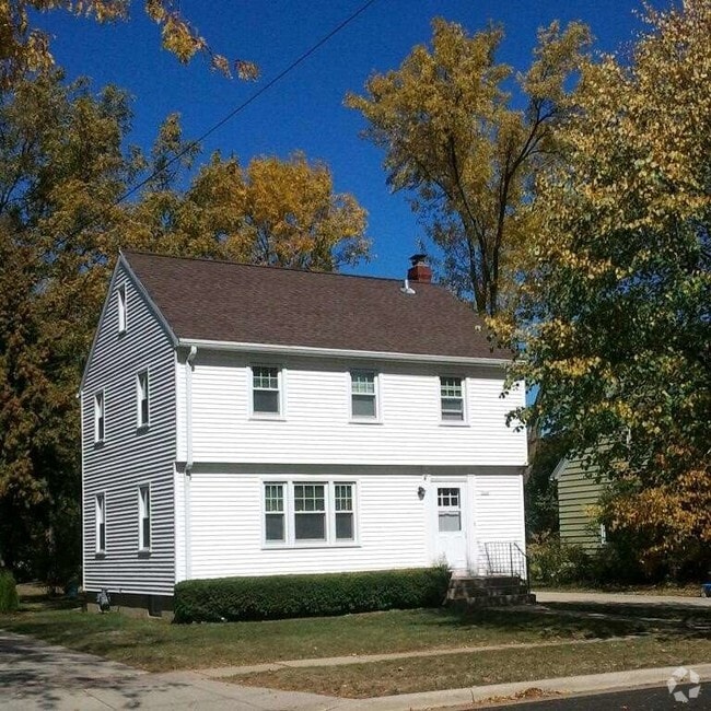 Building Photo - 7220 Elmwood Ave Rental