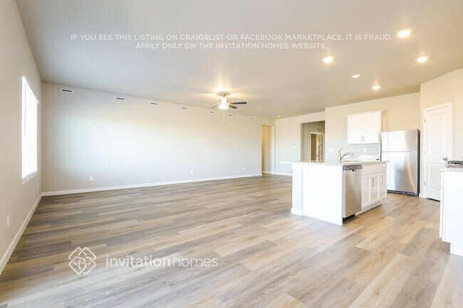 Photo - 972 Cascade Falls St