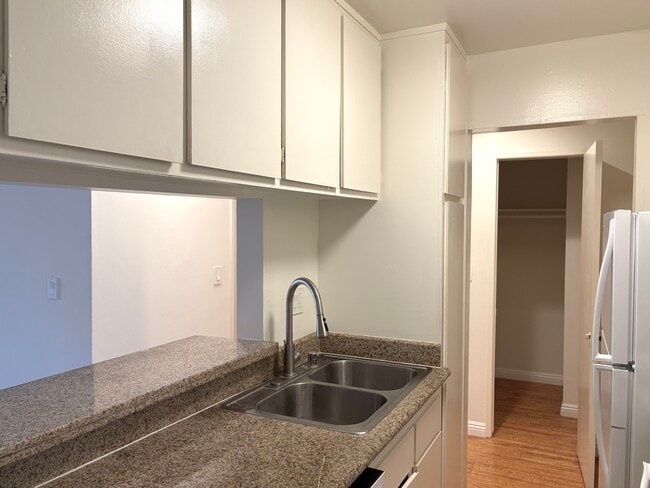 double sink in the kitchen