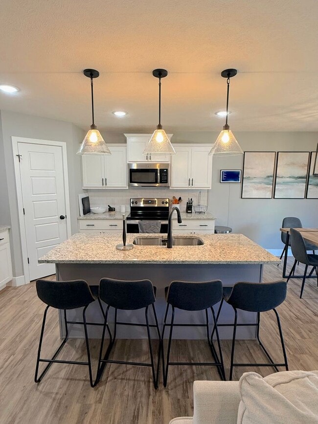 Photo - Fully Furnished 3 Bed / 2 Bath Home in Nixa