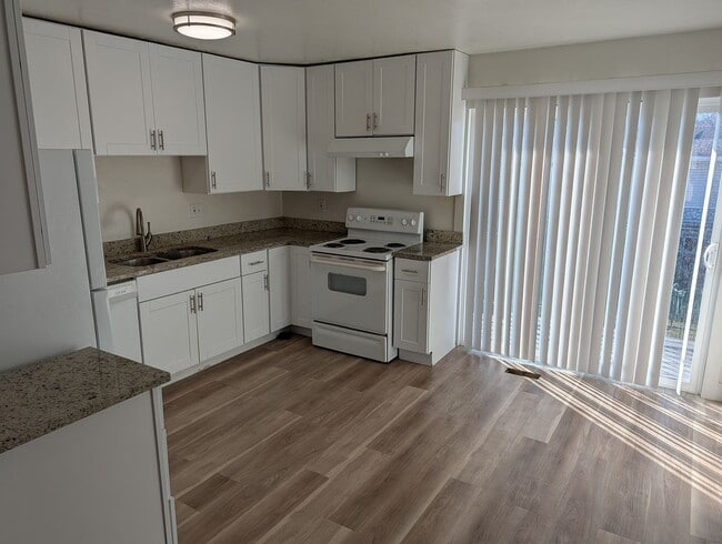 Photo - 3-Bedroom Twin Home with Private Backyard