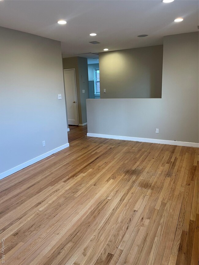 Photo - 260-07 Langston Ave Unidad B 2ND FLOOR