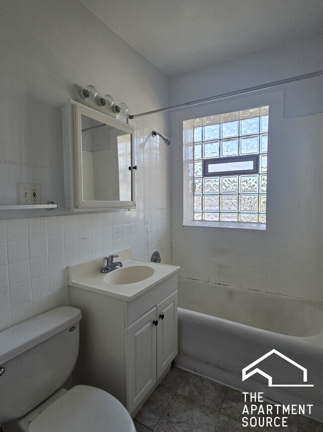 Photo - 3052 W Berteau Ave Unit 3