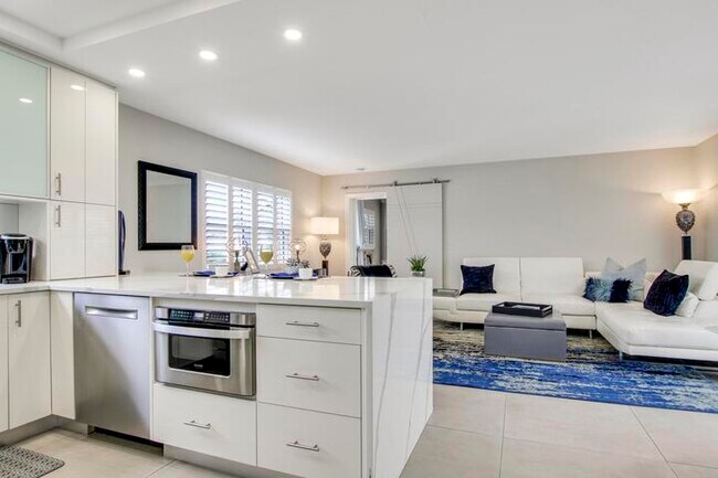 Photo - 100 Venetian Dr