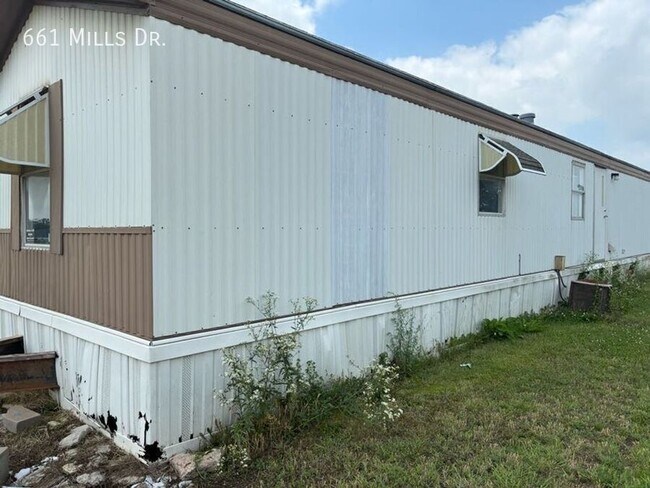Photo - 661 W Mills Dr