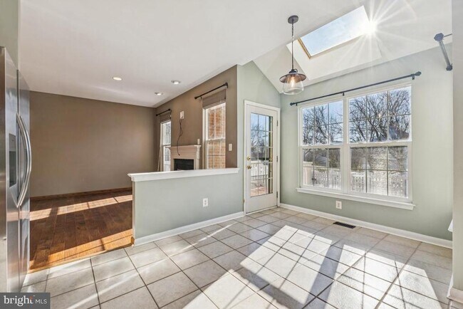 Photo - 43605 Dunhill Cup Square