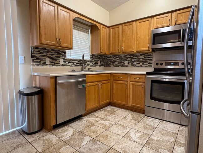 Photo - 733 Livingston Ct