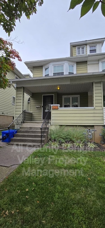 Building Photo - 627 16th Ave Rental