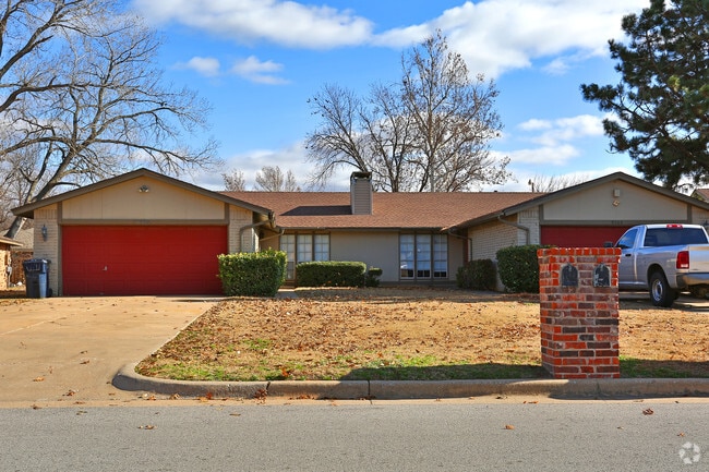 Trafalgar Square Duplexes - Trafalgar Square Duplexes