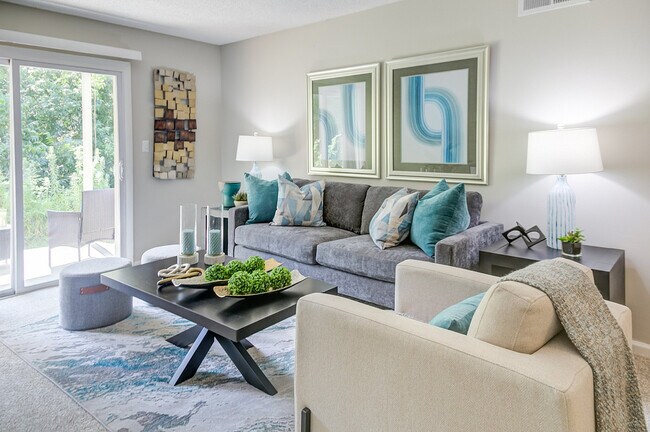 Livingroom - Thirty-One 32 Cypress