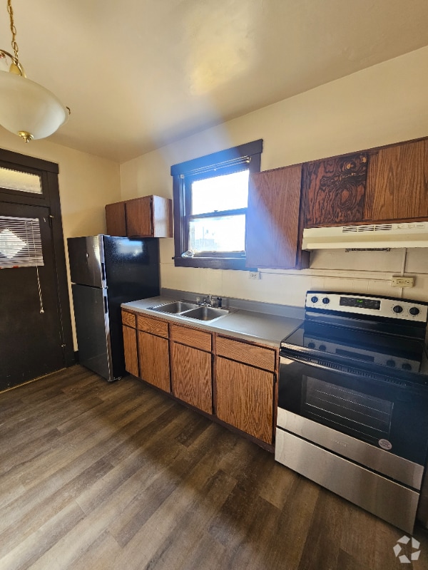 Building Photo - 2004 Kenneth Ave Unit 1 Rental