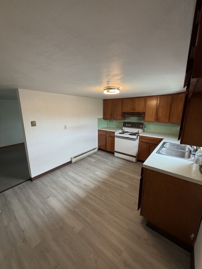 100 E Valley St Unit 3