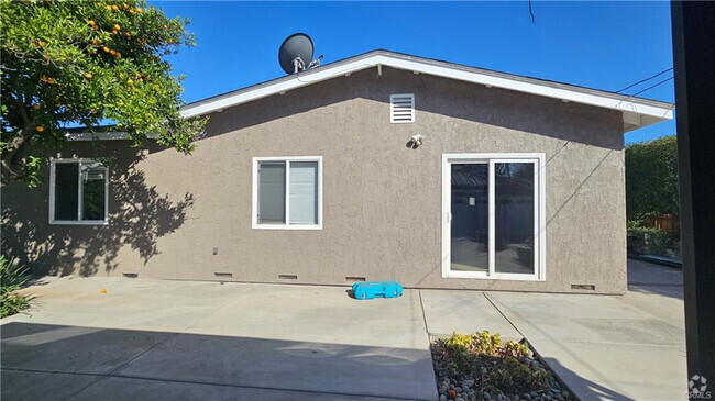 Building Photo - 1075 Huntington Rental