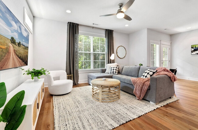 Photo - 2345 E Amherst Aly Apartamento Unidad ID1221843P