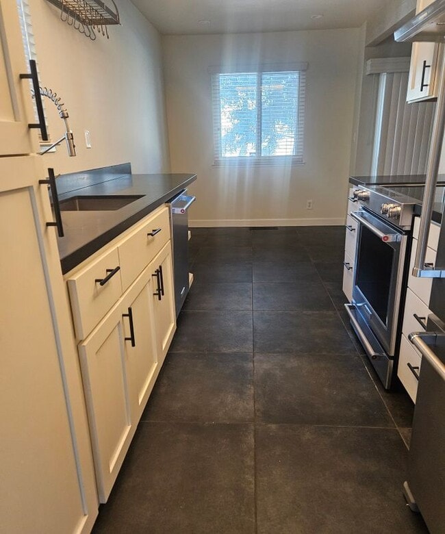 Photo - 8711 Mountain Blvd