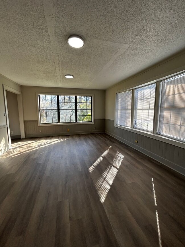 Photo - Spacious 4 bed, 2 bath home! Located minut...