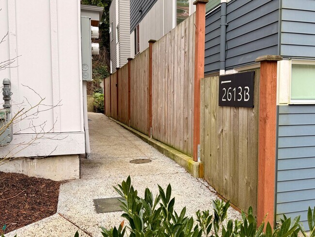 Photo - COOPER THOMAS 2613 DUPLEX Unit B