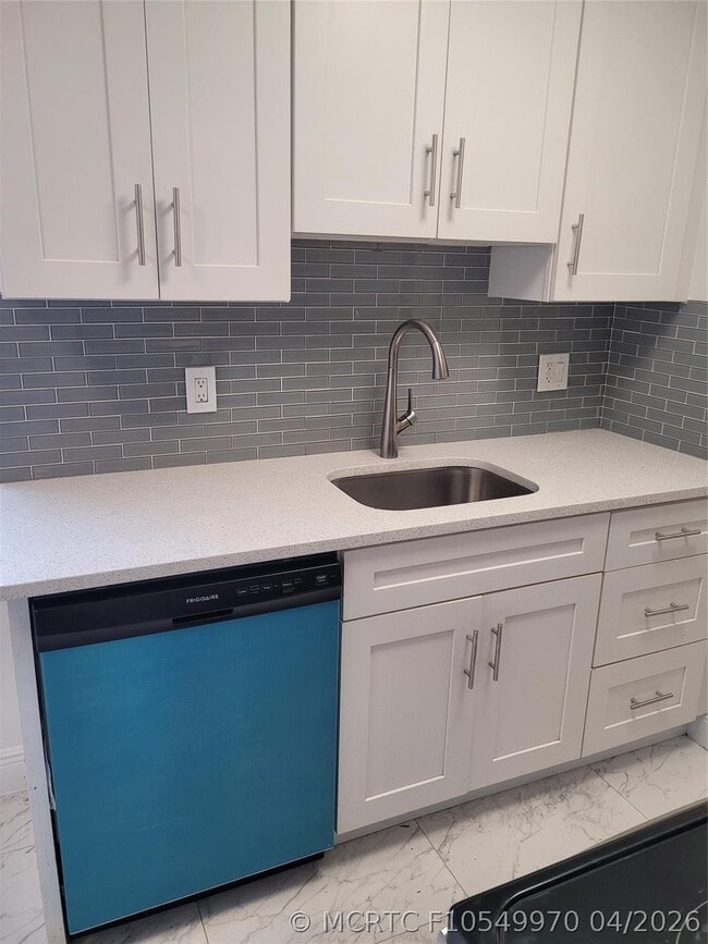 Building Photo - 770 NE 38th St Unit F