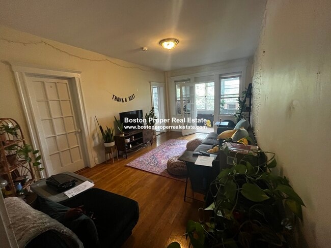 Building Photo - 15 Melvin Ave Unit 17