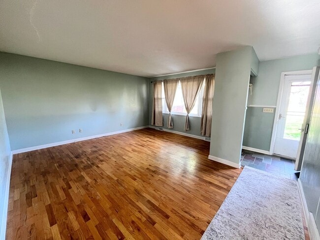 Photo - 3-bedroom, 1.5 bathroom unfurnished home in Saint Joseph