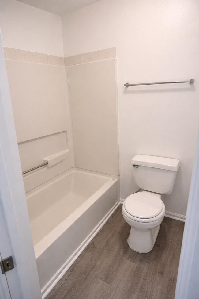 Photo - 2221 Timberwood Cir N