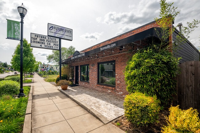 Photo - 12525 SW Main St