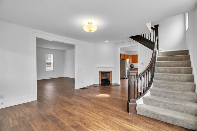 Photo - 5849 Broadway, 8