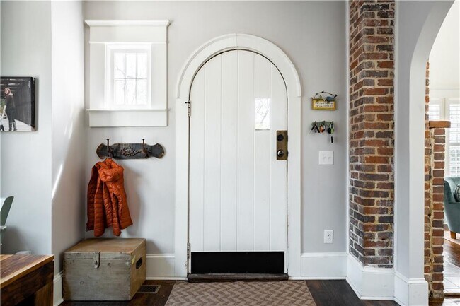 Photo - 28 Warren St NE