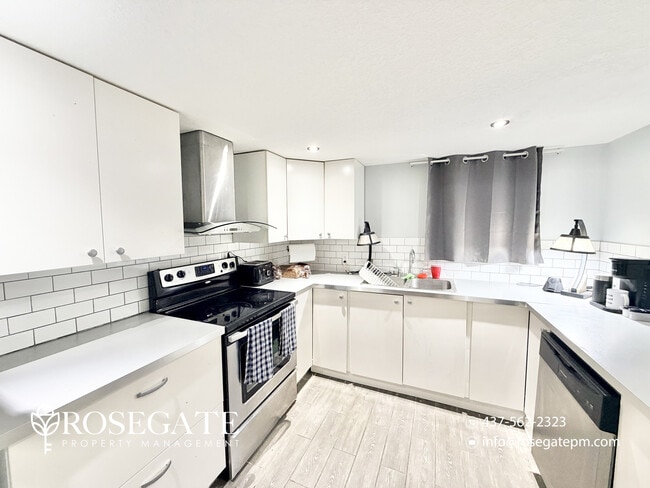 Photo - Spacious 1-Bedroom Basement Apartment with 2 Parking & Pet Friendly – Waterloo Unit 2