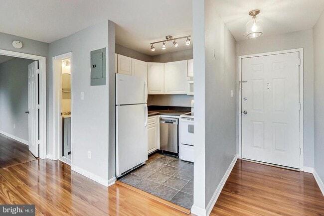 Photo - 604 Longfellow St NW Unidad 303
