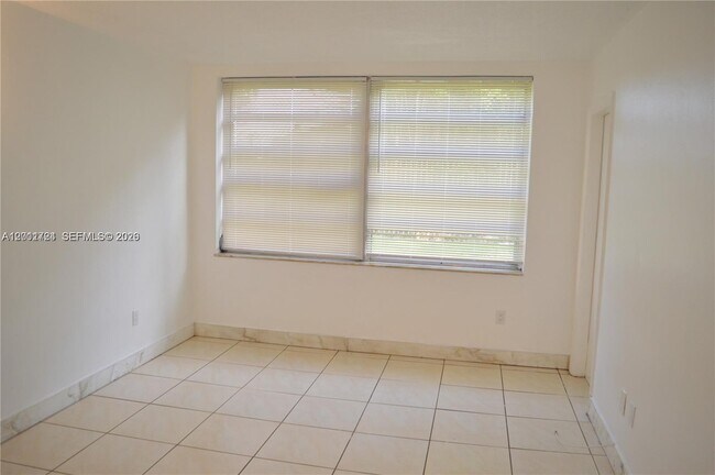 Photo - 1601 NE 191st St Unit B103