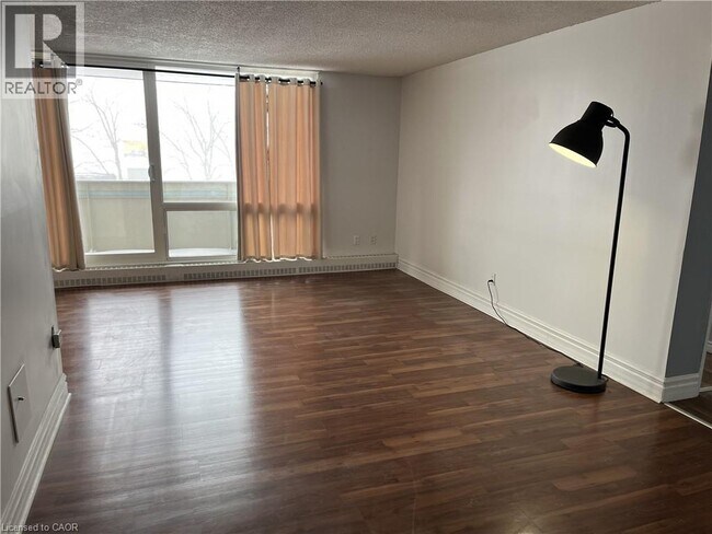 Photo - 225 Harvard Pl Unité 603