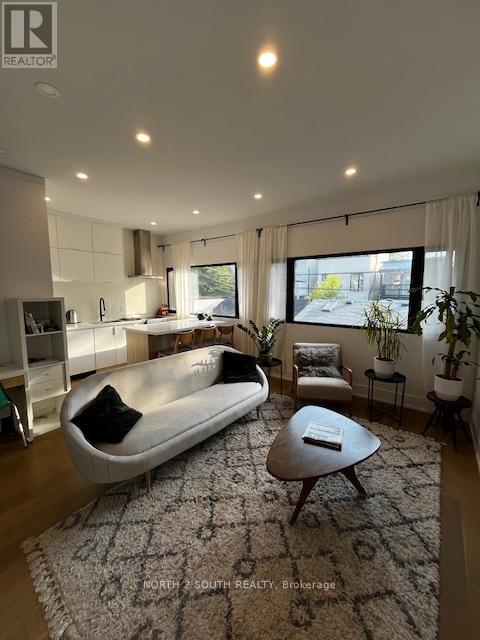 Photo - 918 Manning Ave