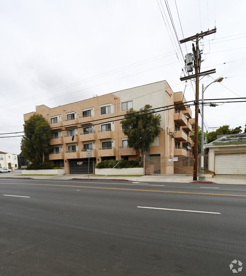 750 S Crenshaw Blvd - 750 S Crenshaw Blvd