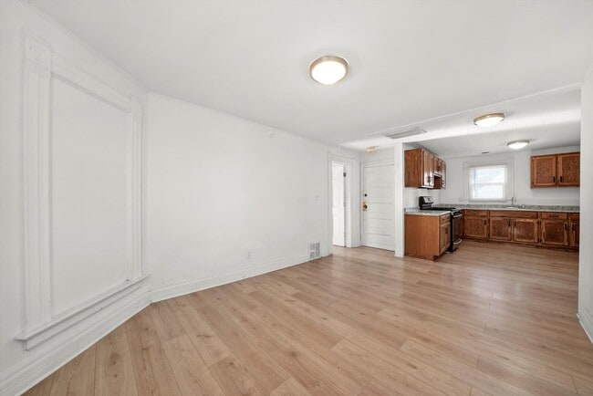 Photo - 1097 E Merchant St