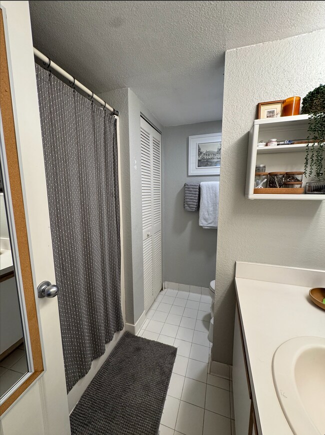 Spacious 2BR/2BA in Salt Ponds Condo Unf... Condo for Rent in Key