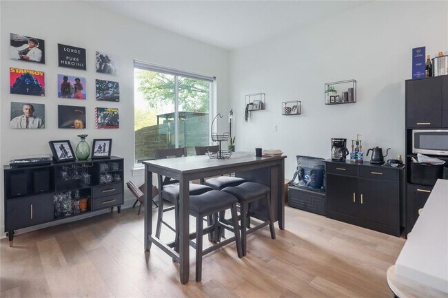 Photo - 5820 Sutherlin Rd