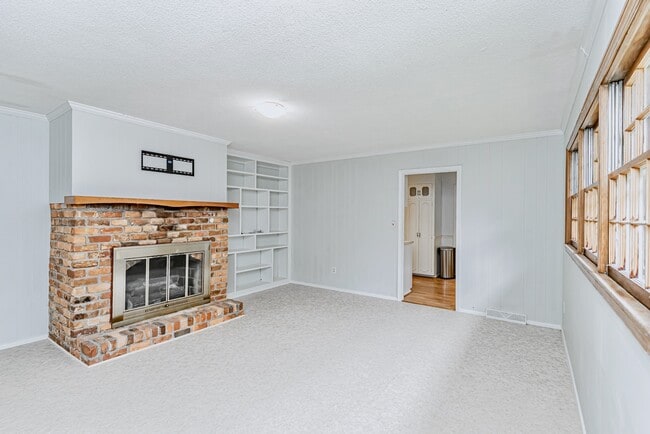 Photo - 300 Long Forest Cir