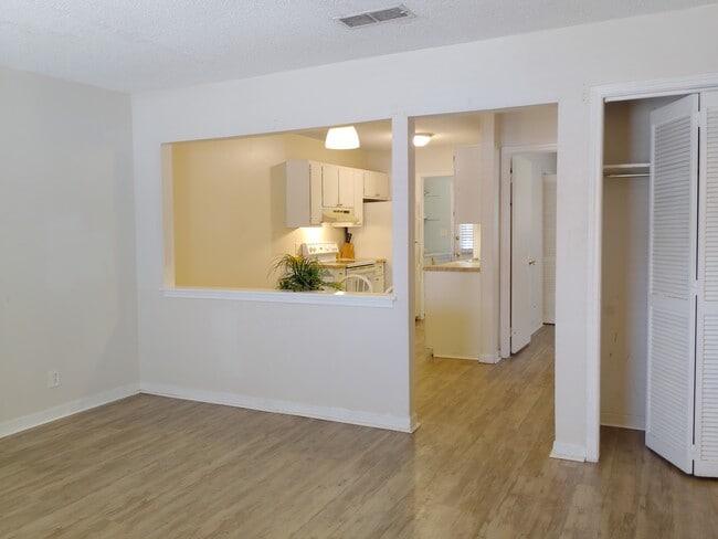 Building Photo - 801 Burcale Rd Unit K1