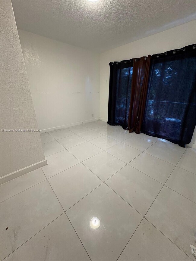 Photo - 3901 NW 9th Ave Unit 10