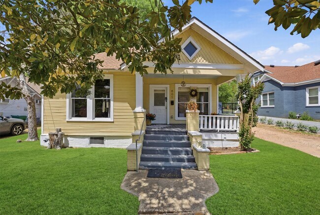 Photo - 805 E Academy St