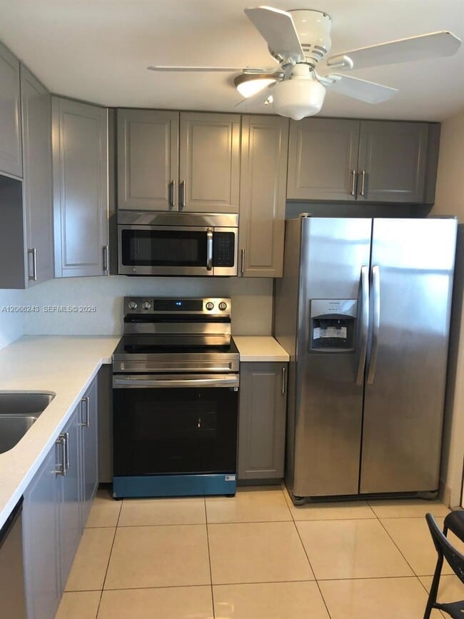 Building Photo - 319 NE 14th Ave Unit 707