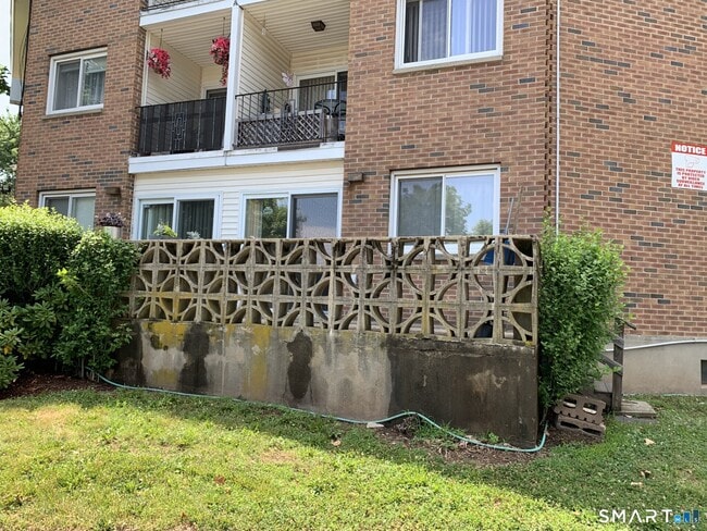 Photo - 124 Biruta St Unit A2