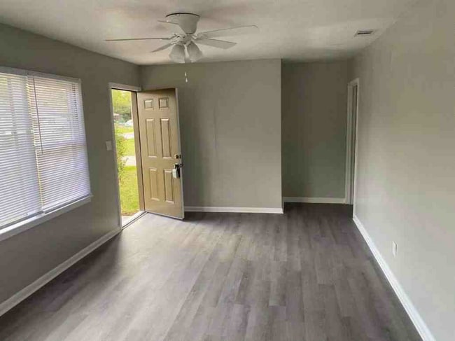 Photo - 803 Lausanne Dr