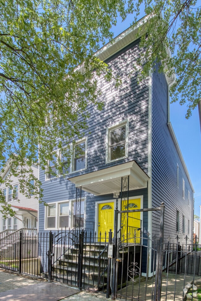 Building Photo - 1850 N Washtenaw Ave Rental