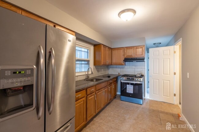 Photo - 29-31-31 Glenn Dr Unit 1