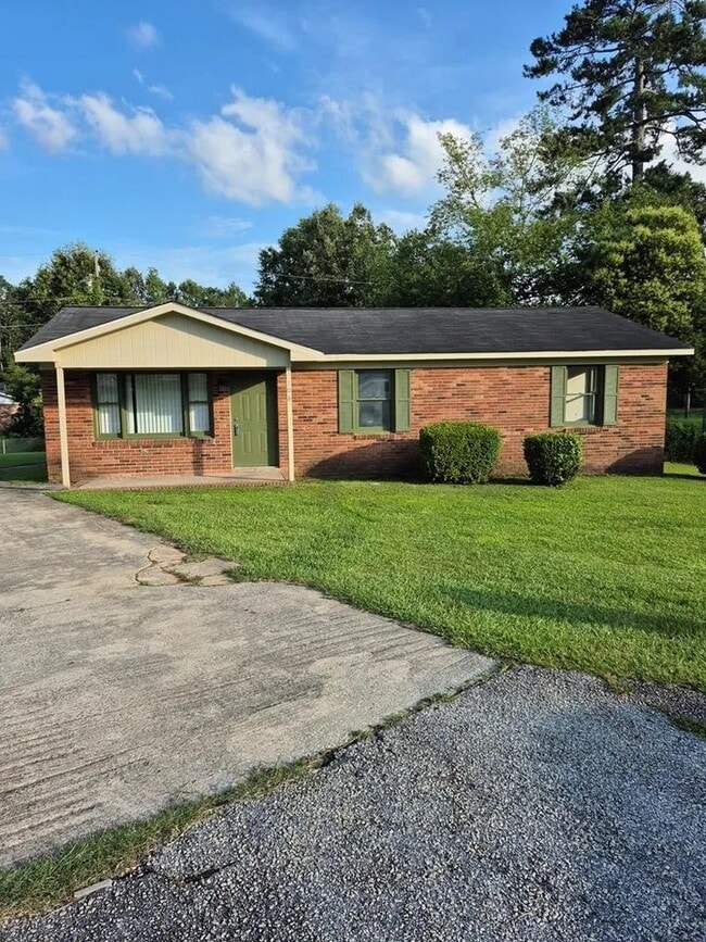 Photo - 108 Woodlock Ln