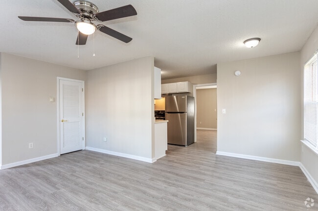 1BR, 1BA - 650SF - Living Area