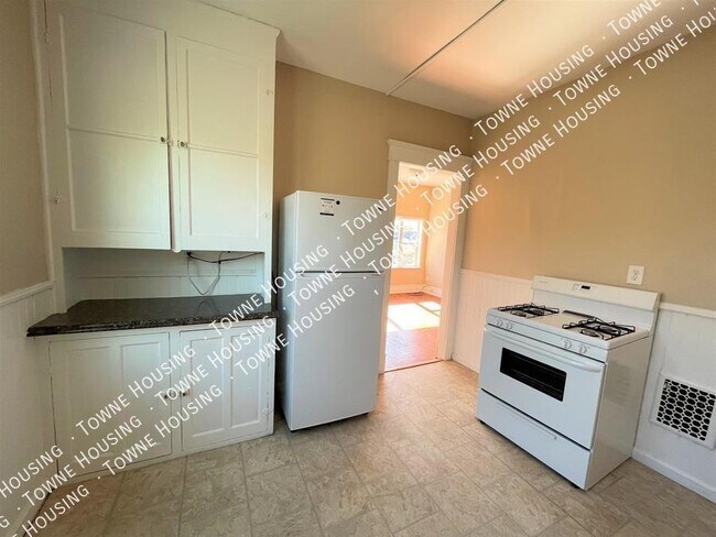 Photo - 170 Ladner Ave Unit 2