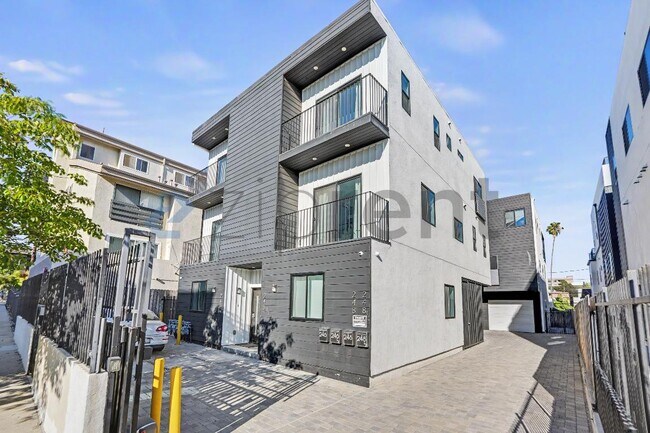 Building Photo - Unit 246-1/2